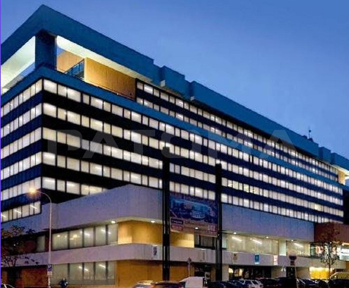 Podnájem kancelářských prostor o výměře 1326 m², Praha 7 - Holešovice