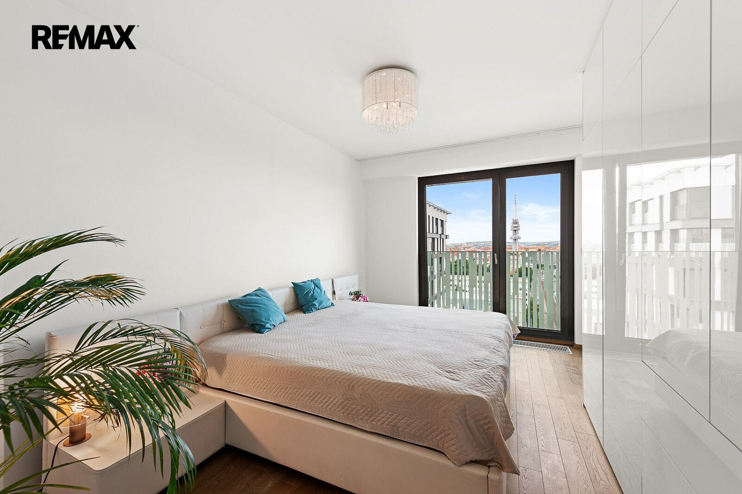 Pronájem bytu 2+kk 71 m² – fotografie 2
