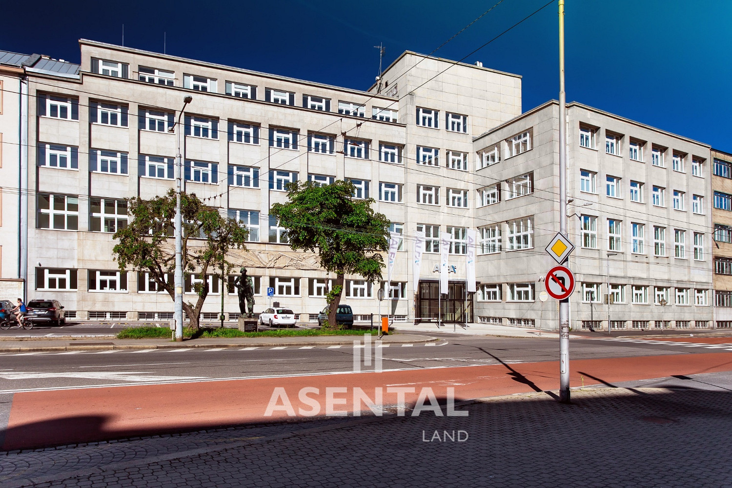 Pronájem komerčního objektu (jiného typu) 488 m²