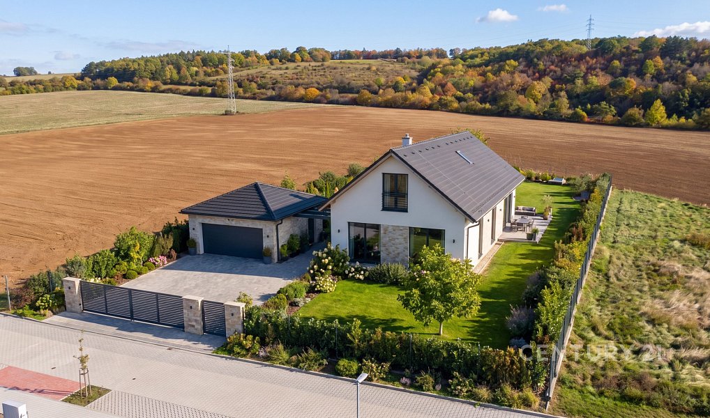 Prodej stavebního pozemku 2 877 m², Vonoklasy – náhled fotky 2
