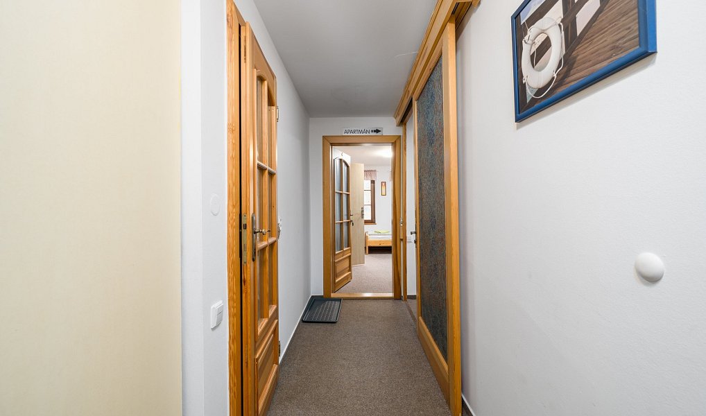 Prodej ubytovacího objektu 280 m², Nový Bor – náhled fotky 13