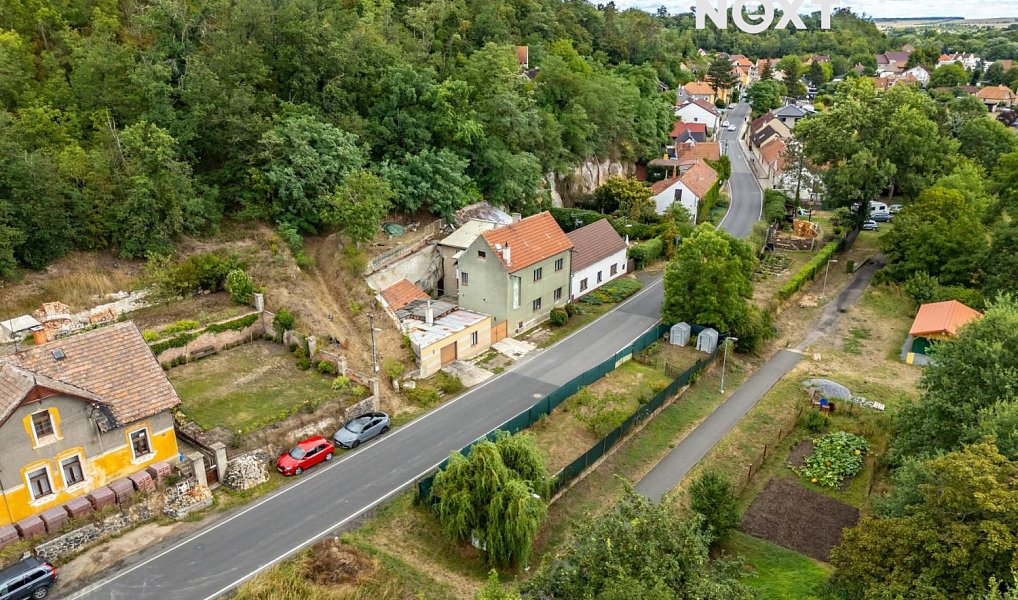 Prodej domu 250 m² s pozemkem 611 m², Zvoleněves – náhled fotky 3