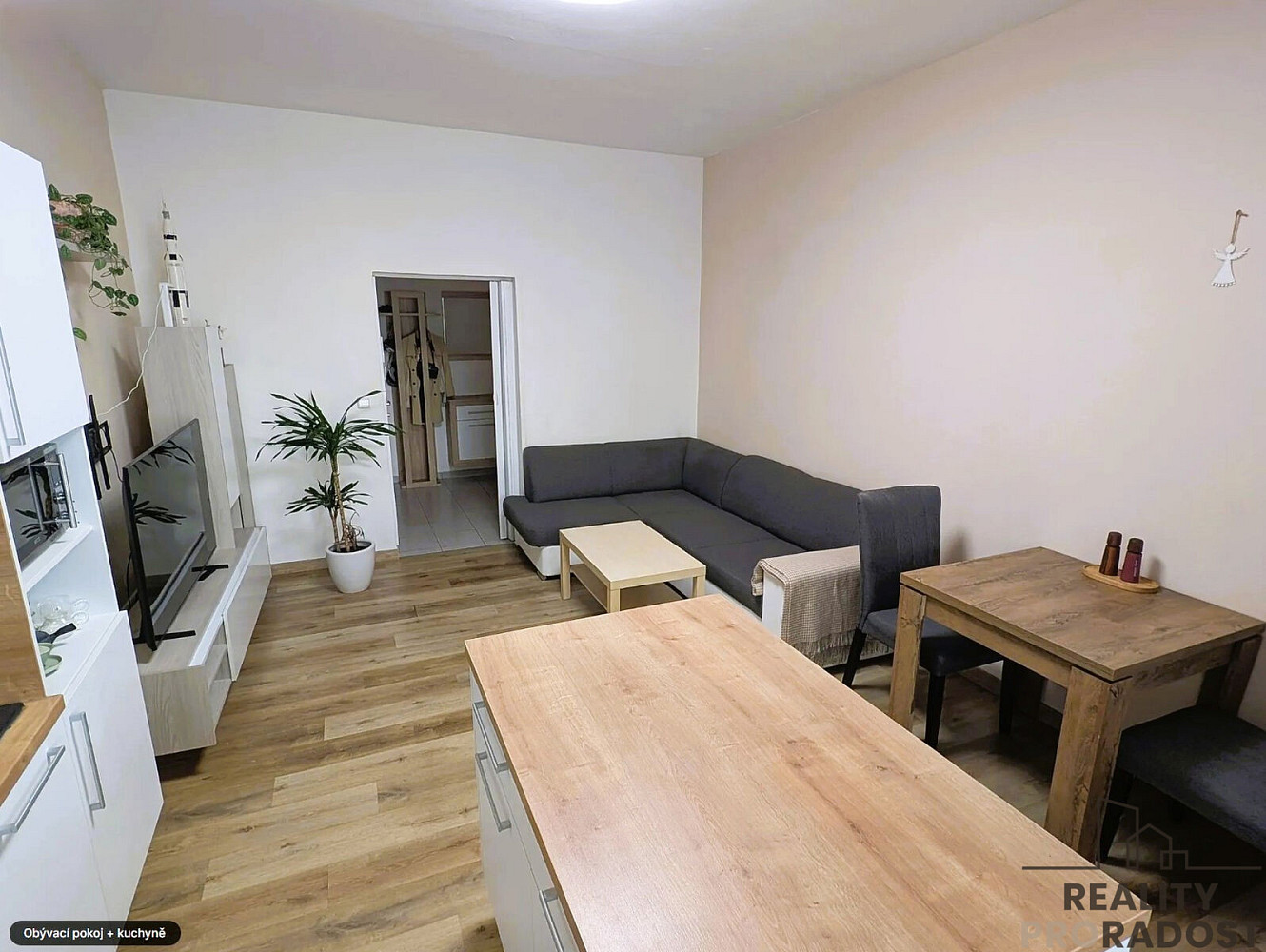 Pronájem bytu 2+kk 57 m² – fotografie 3
