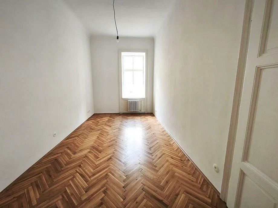 Pronájem kanceláře 105 m² – fotografie 4