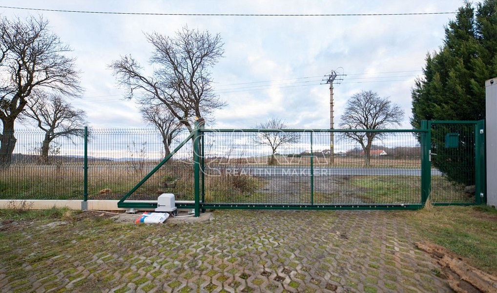 Prodej domu 105 m² s pozemkem 2 043 m², Lochovice – náhled fotky 27