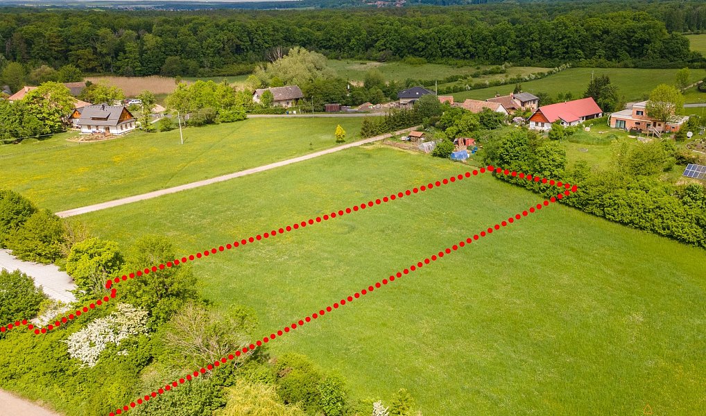 Prodej stavebního pozemku 2 204 m², Holice – náhled fotky 4