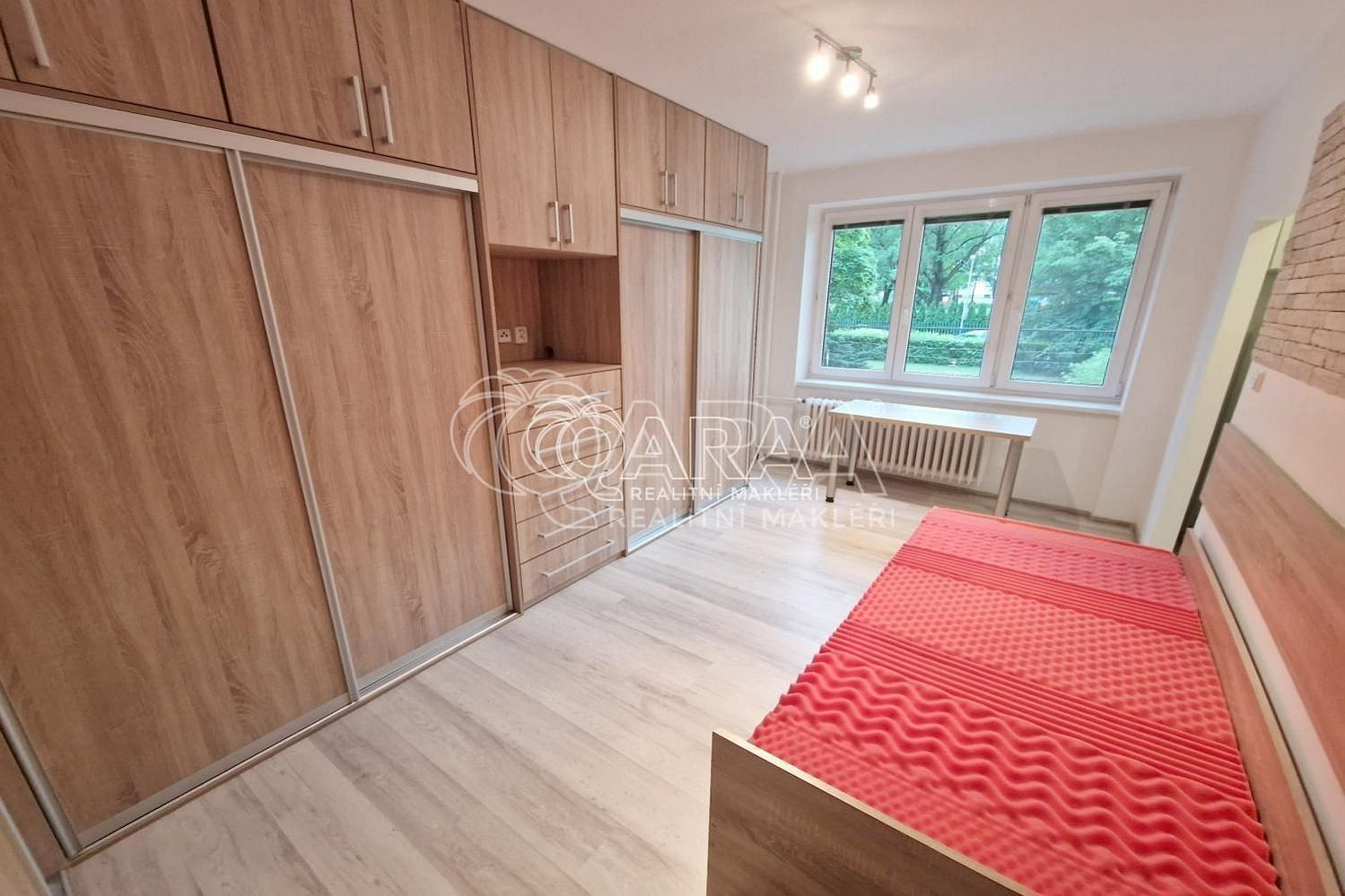 Pronájem bytu 1+kk 21 m² — photo 2