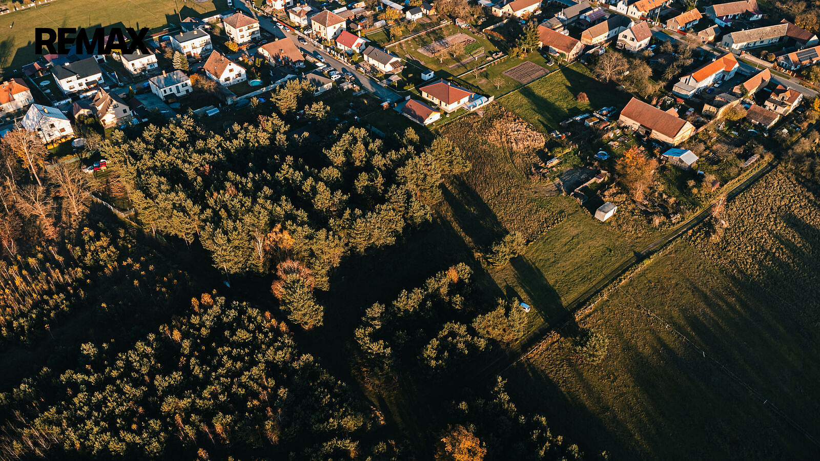 Prodej stavebního pozemku 1 892 m² – fotografie 3