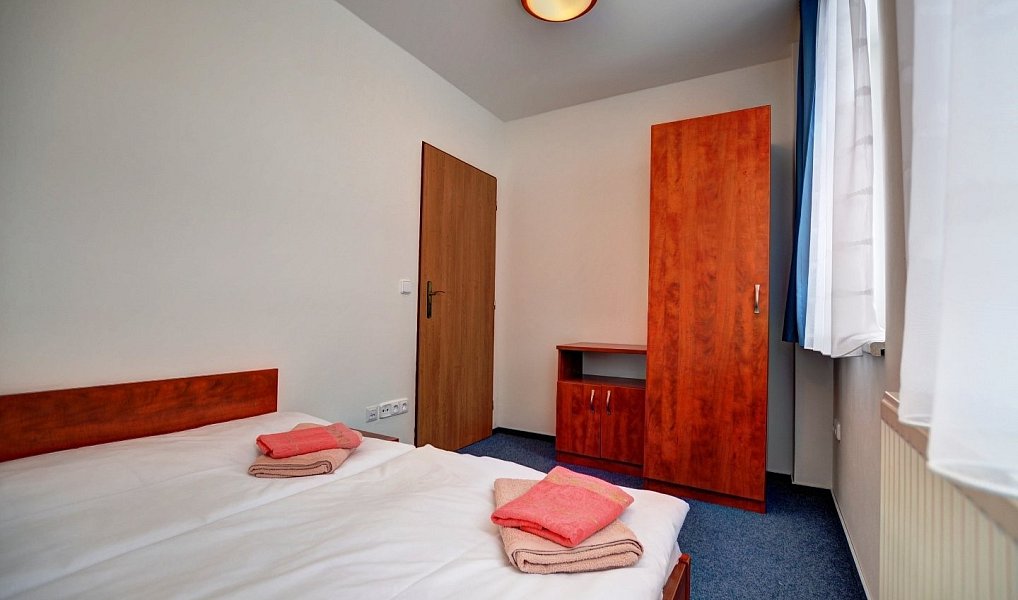 Prodej ubytovacího objektu 793 m², Strážné – náhled fotky 14