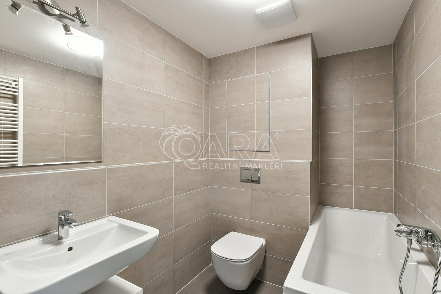 Pronájem bytu 2+kk 47 m² — photo 2