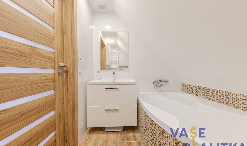 Prodej domu 200 m² s pozemkem 525 m², Jeseník nad Odrou – náhled fotky 3