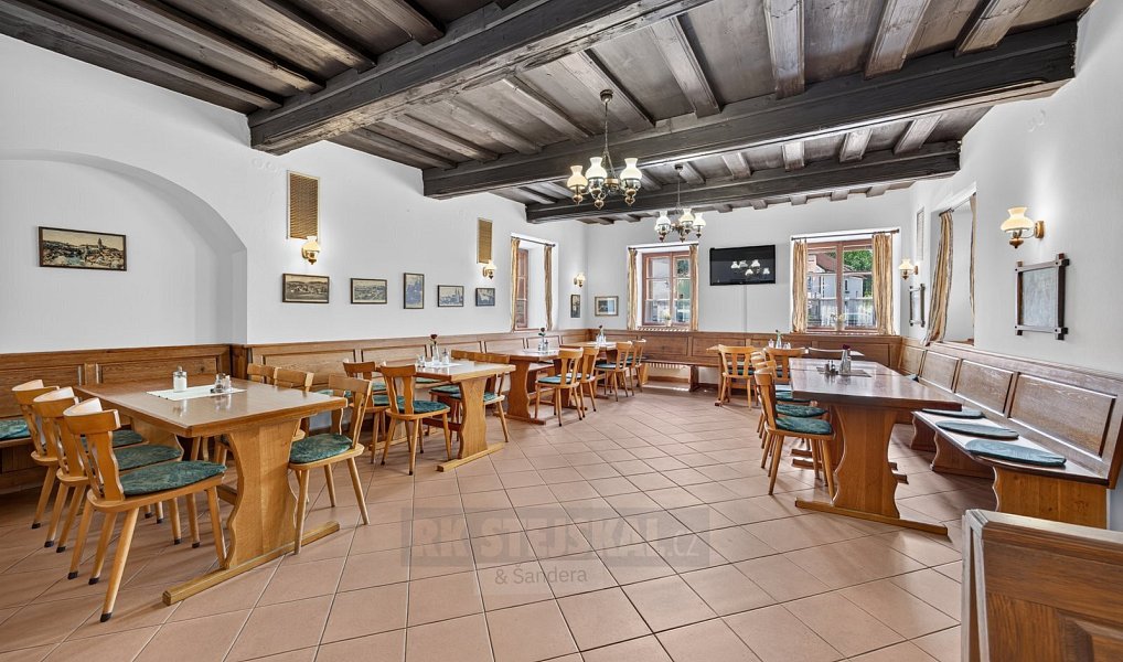 Prodej ubytovacího objektu 1 750 m², Rožmberk nad Vltavou – náhled fotky 12