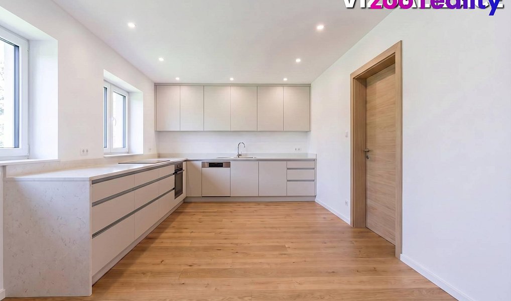 Prodej domu 320 m² s pozemkem 16 394 m², Místo – náhled fotky 7