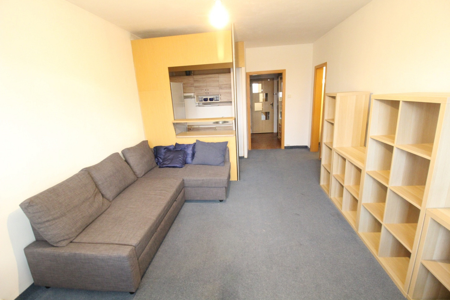 Pronájem bytu 1+kk 31 m² – fotografie 2