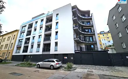 Pronájem garážového stání v Plzni Jižní Předměstí, Na Jíkalce, Plzeň - Jižní Předměstí