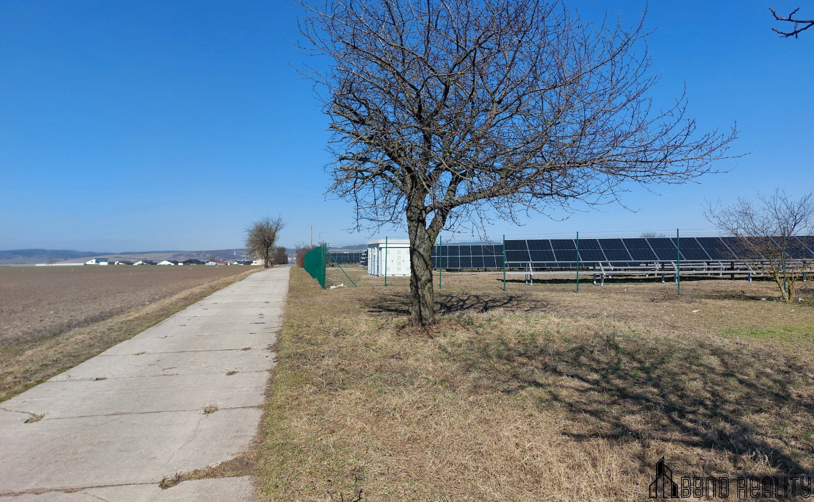 Prodej komerčního pozemku 917 m² – fotografie 2