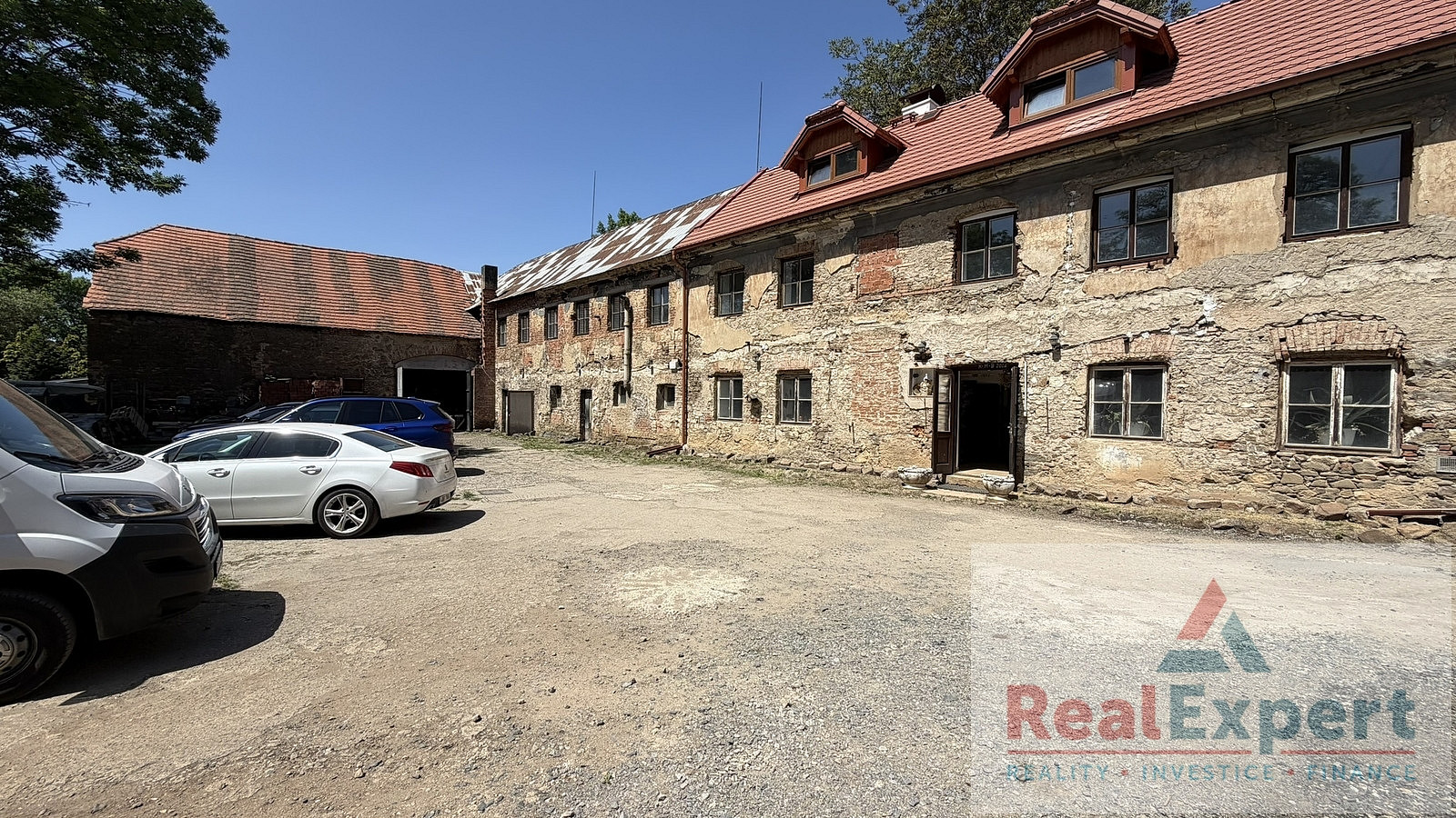 Prodej domu 950 m² s pozemkem 2 166 m² — photo 2