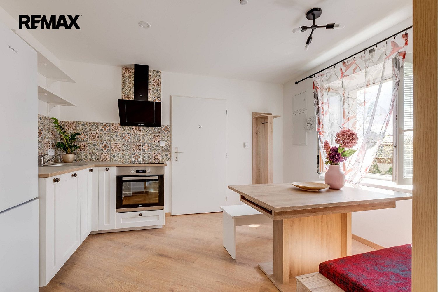 Prodej domu 320 m² s pozemkem 450 m² – pohled 4