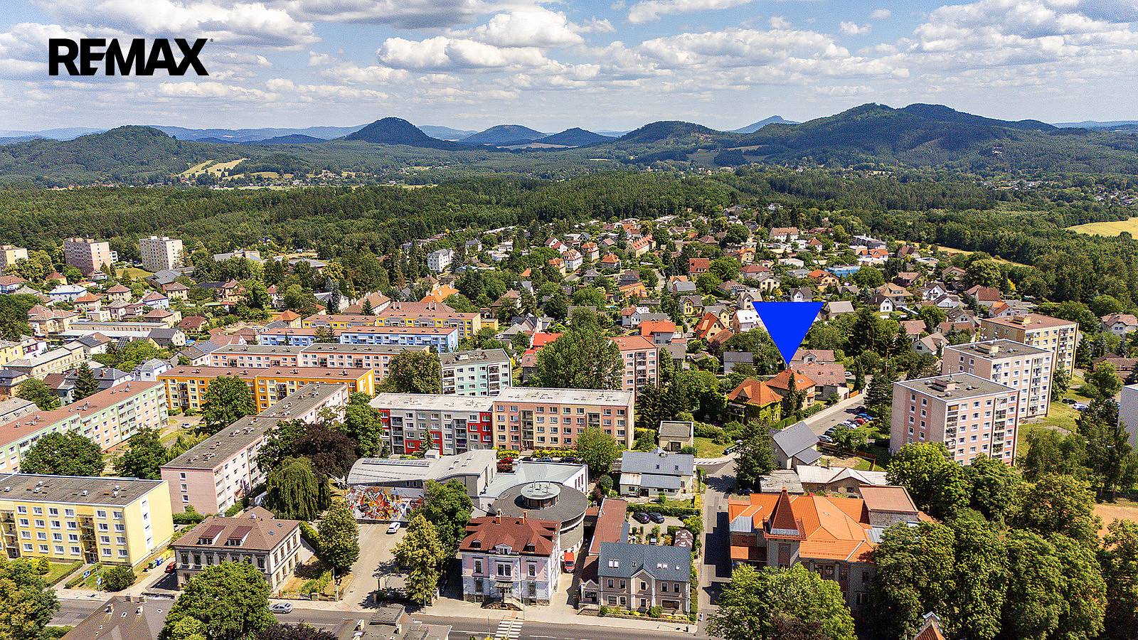 Prodej domu 294 m² s pozemkem 813 m² – fotografie 2
