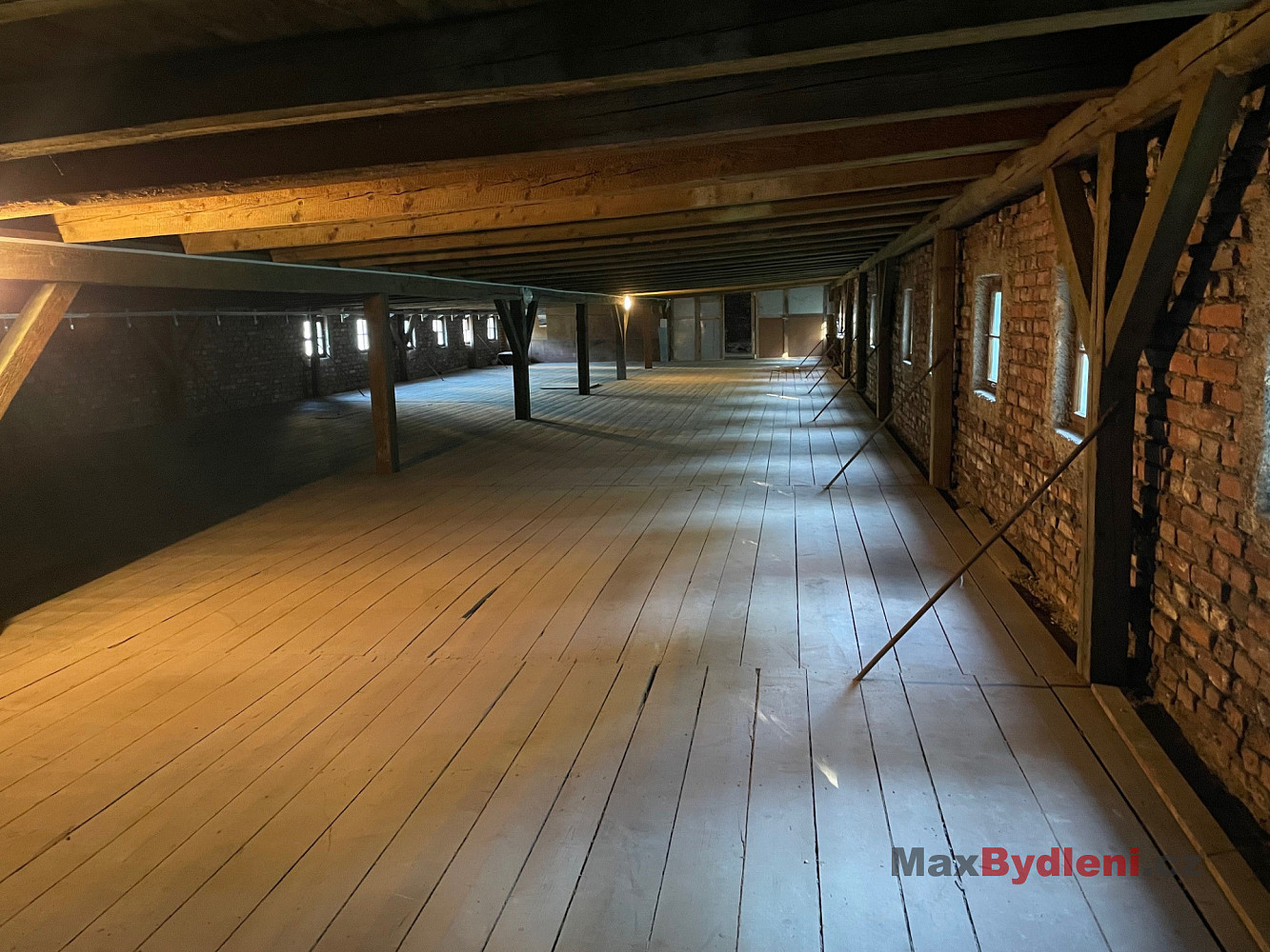 Pronájem skladovacích prostor 400 m² – fotografie 2