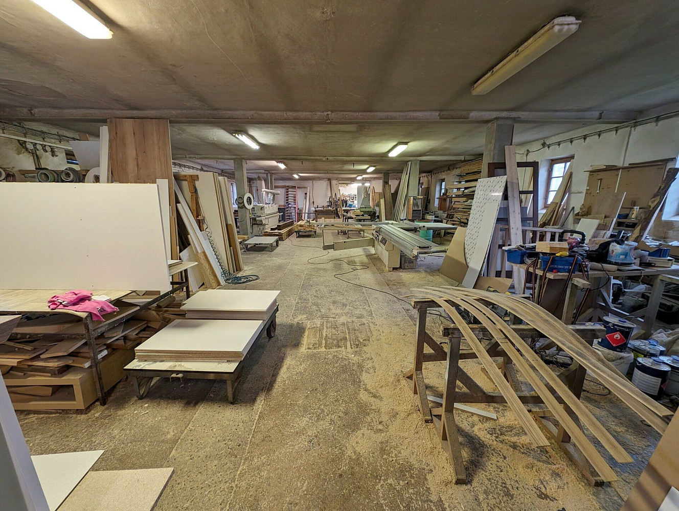 Prodej skladovacích prostor 1 900 m²
