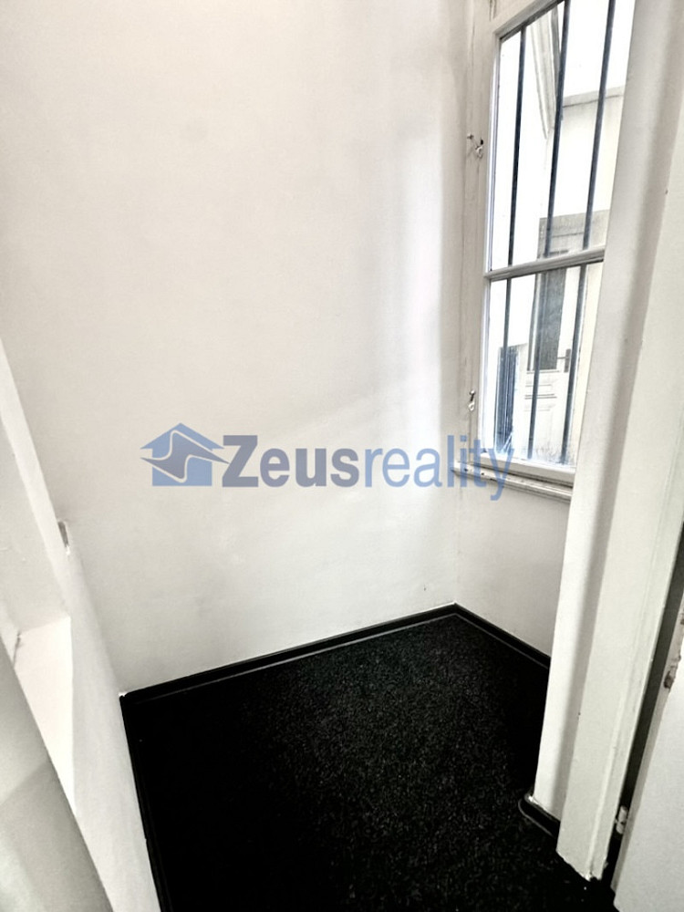 Pronájem kanceláře 12 m² — photo 3