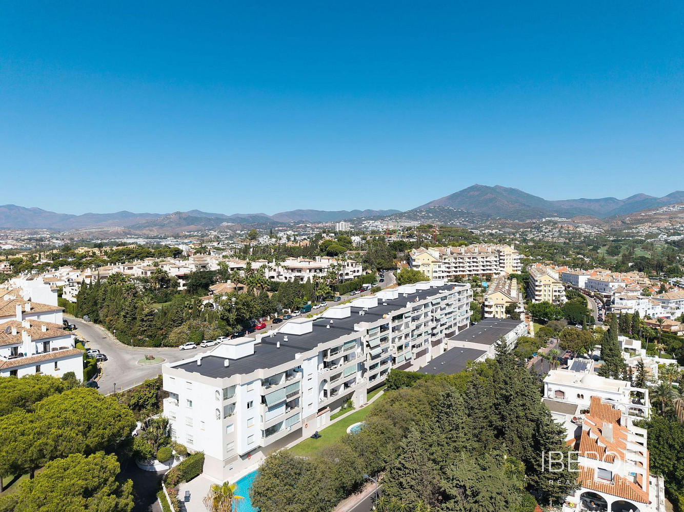 Piso 4+kk – Marbella, Nueva Andalucía - Vista 4