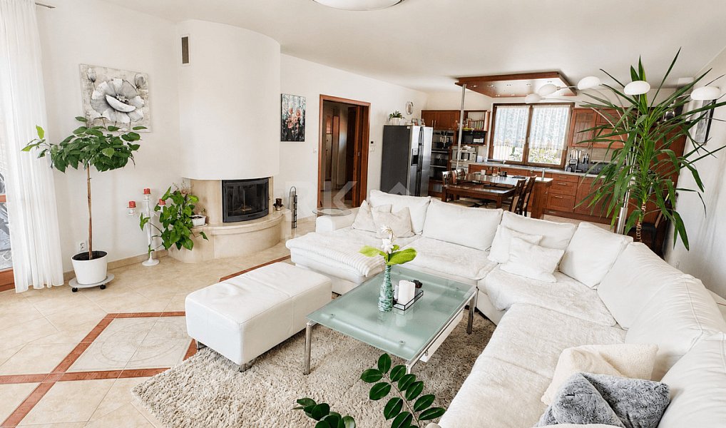 Prodej domu 213 m² s pozemkem 682 m², Velká Hleďsebe – náhled fotky 3