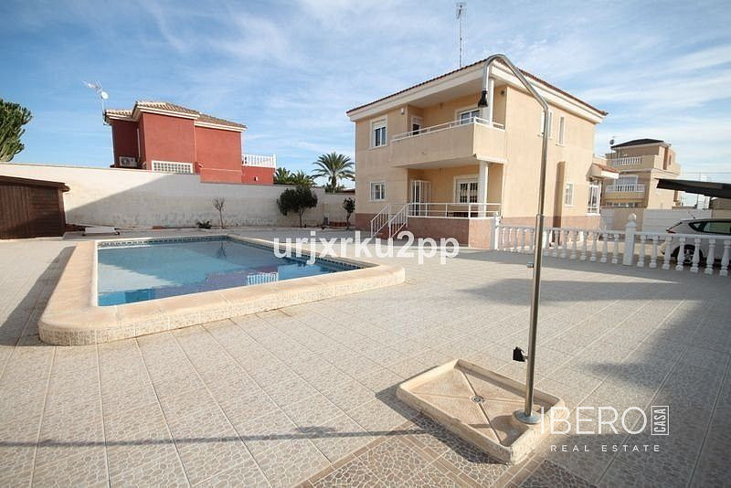 Prodej domu 210 m² s pozemkem 816 m²