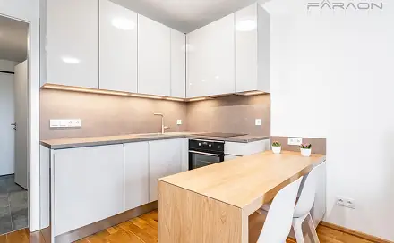 Prodej bytu 1+kk 31 m², Mezi vodami, Praha 4 - Modřany
