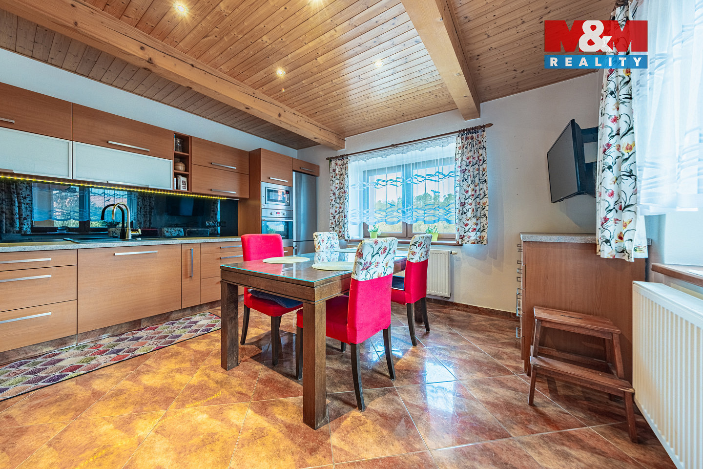 Prodej domu 203 m² s pozemkem 557 m² – fotografie 2
