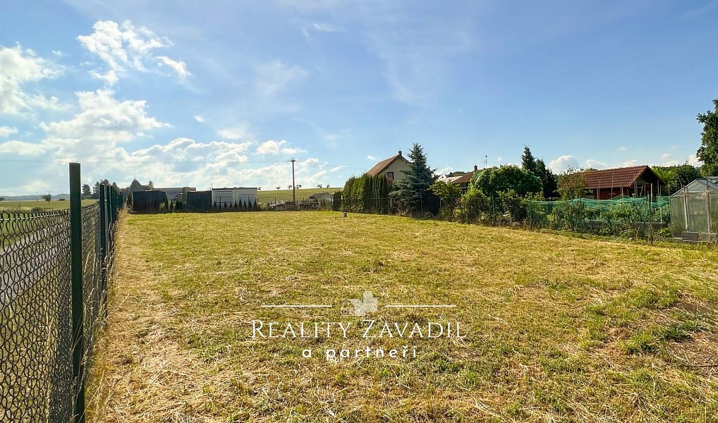 Prodej stavebního pozemku 1 579 m², Strančice – náhled fotky 2