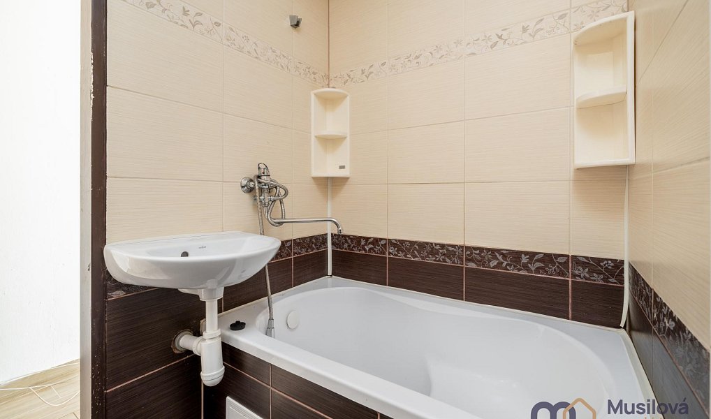 Prodej bytu 1+1 35 m², Bílina – náhled fotky 11
