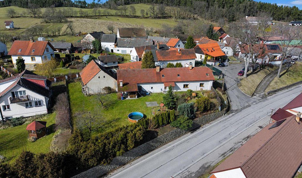 Prodej domu 206 m² s pozemkem 1 607 m², Újezdec – fotka 1 z 30