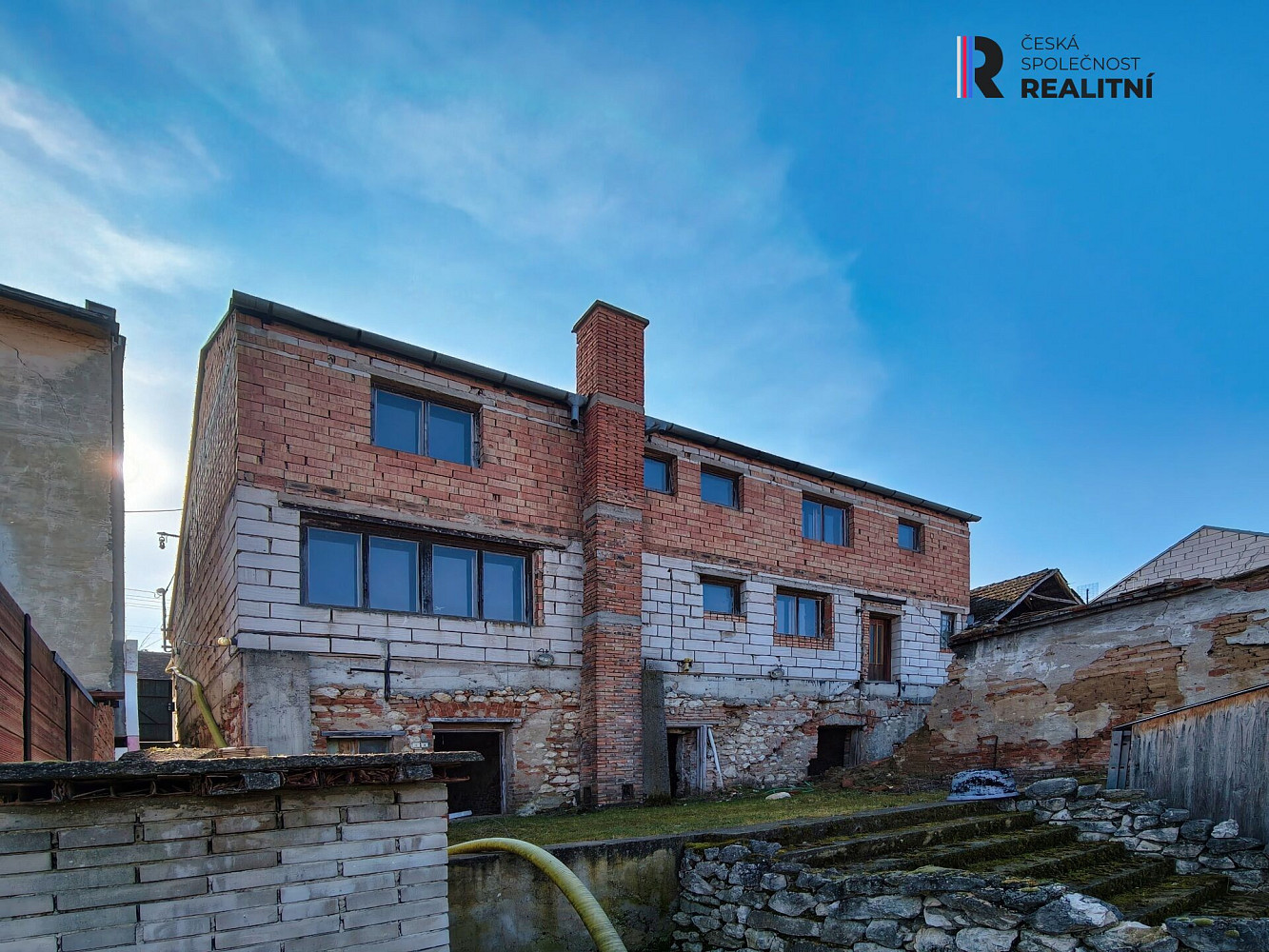 Prodej domu 1 000 m² s pozemkem 946 m²