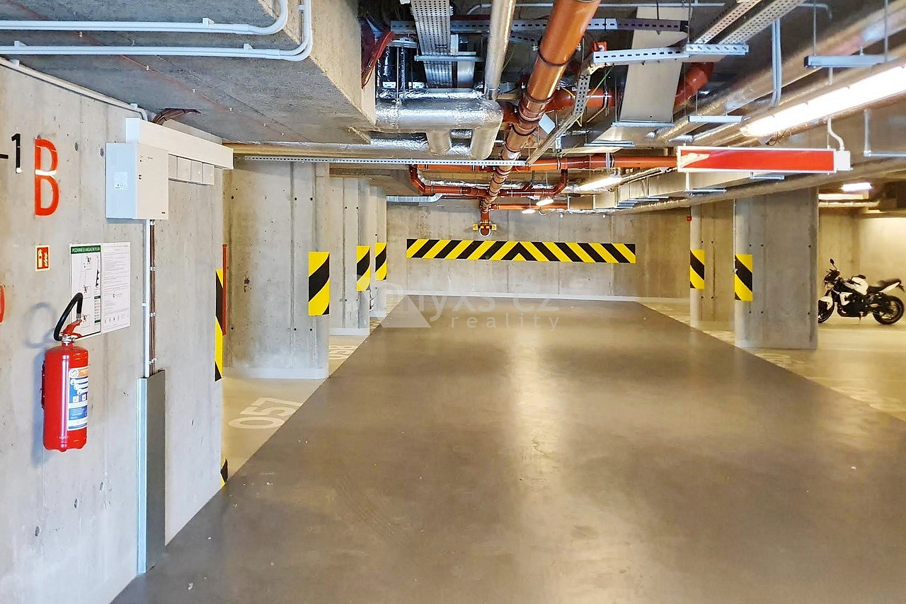 Prodej garážového stání 15 m2, ulice Novovysočanská (Krejcárek) Praha 9, Libeň – fotografie 3