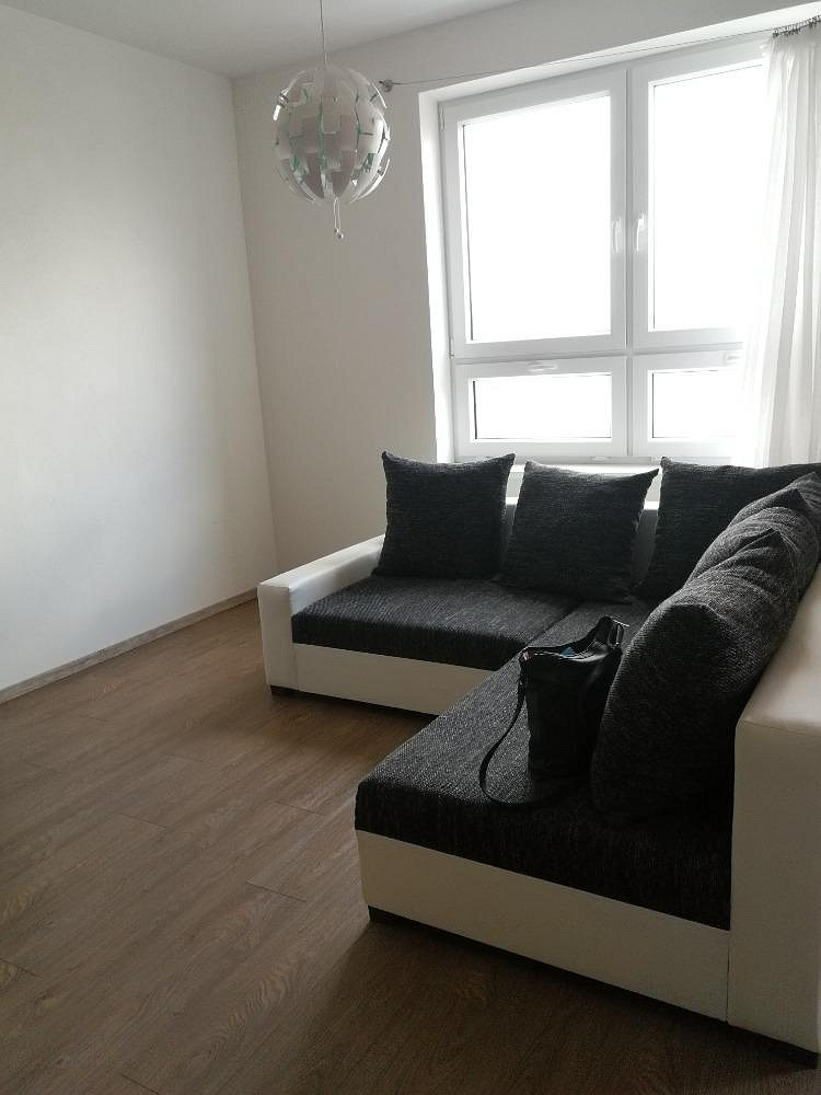 Pronájem bytu 2+kk 47 m² – pohled 3