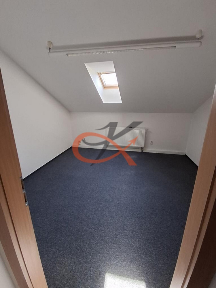 Pronájem kanceláře 102 m² – fotografie 4