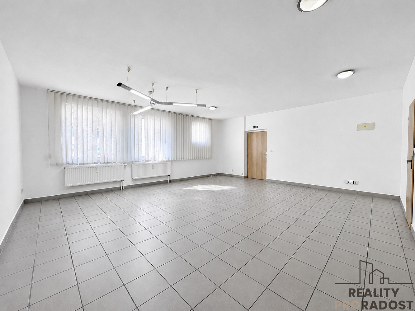 Pronájem kanceláře 52 m² – fotografie 2