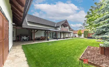 Prodej domu 291 m² s pozemkem 735 m², U Rybníka, Zlonín, okres Praha-východ