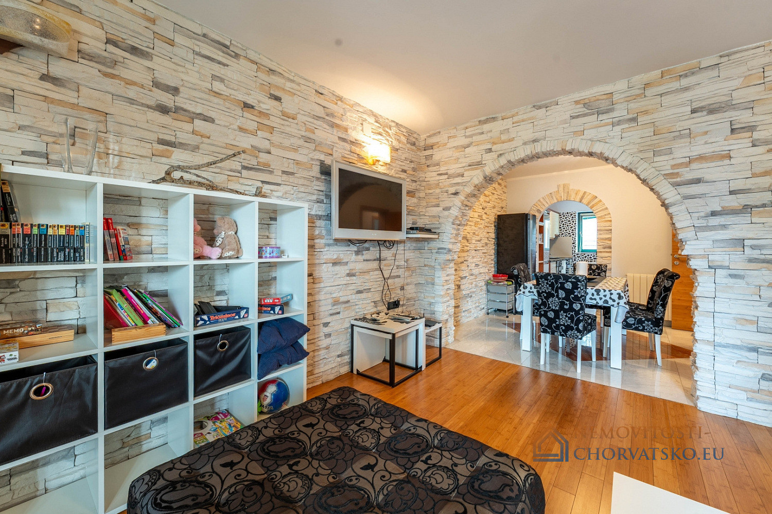 Prodej domu 261 m² s pozemkem 282 m² – pohled 3