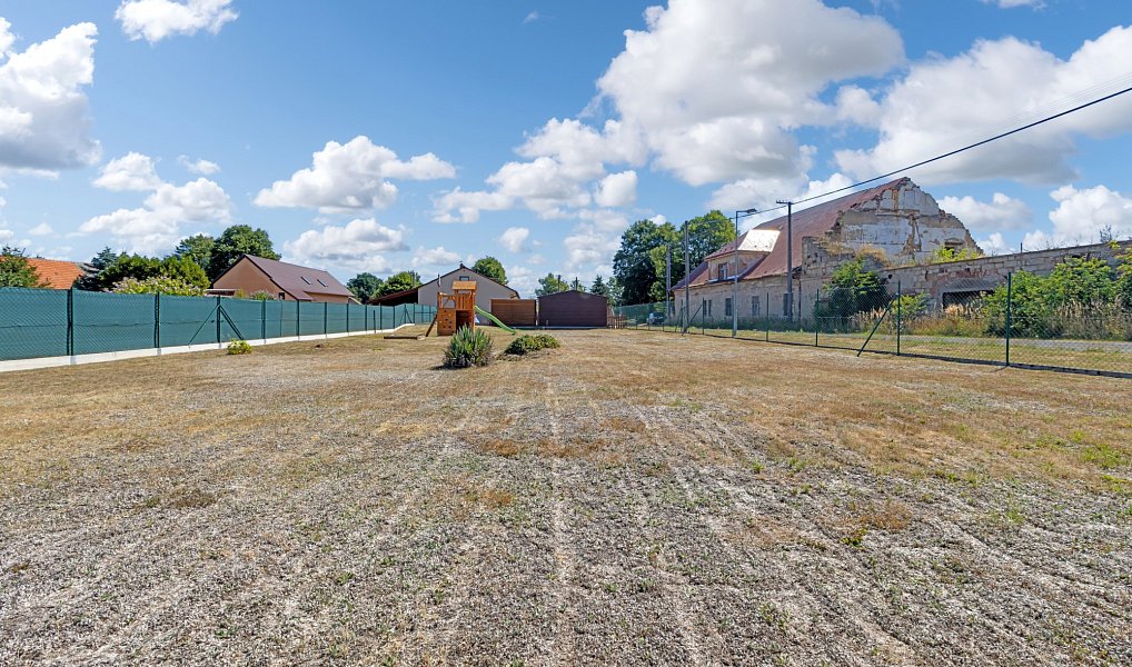 Prodej stavebního pozemku 667 m², Obrubce – náhled fotky 4