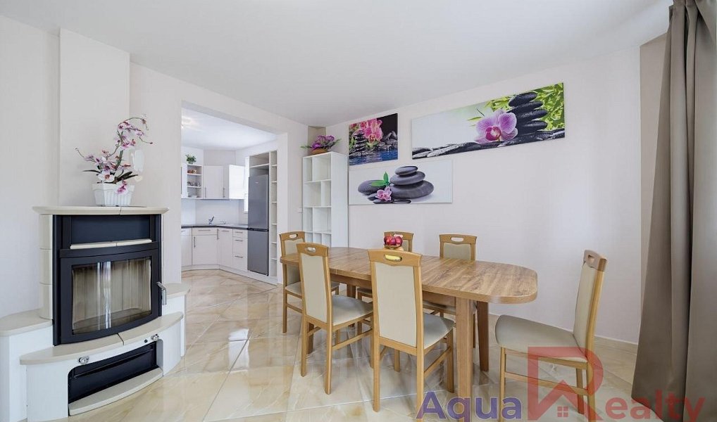 Prodej domu 206 m² s pozemkem 907 m², Nová Role – náhled fotky 3