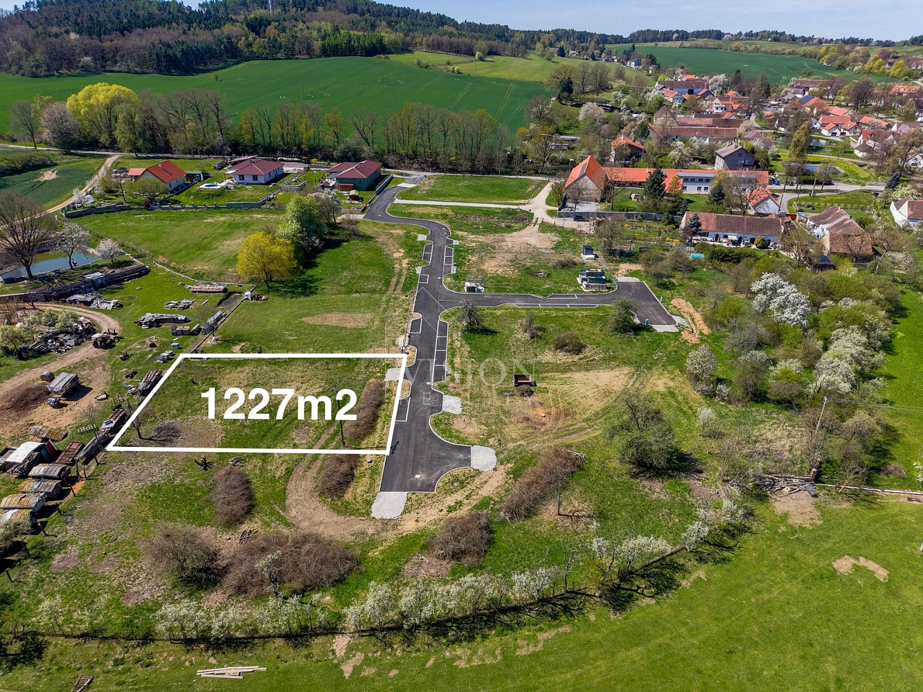 Prodej stavebního pozemku 1 227 m²