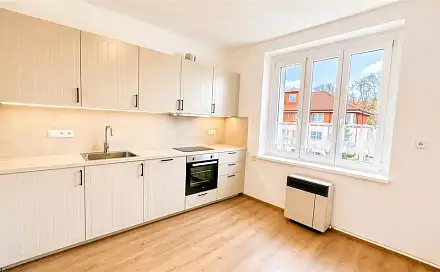 Prodej bytu 2+1 63 m², Májová, Cheb