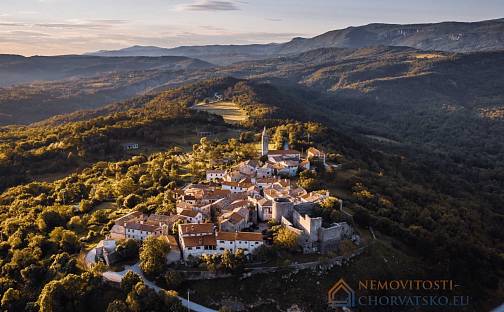 Prodej stavebního pozemku 100 000 m², Lupoglav, Chorvatsko