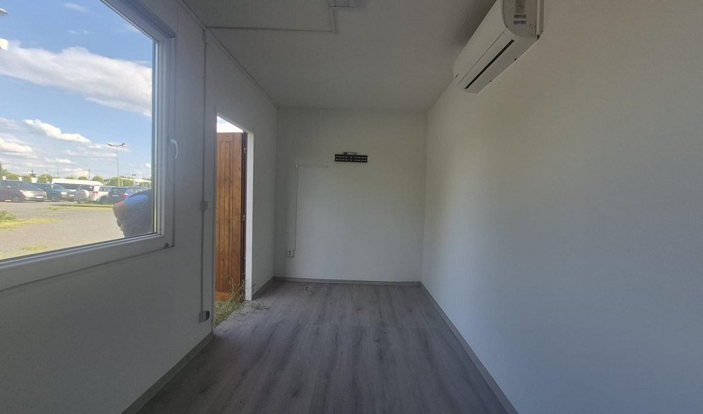 Pronájem komerčního prostoru, 500 m², Čakovice, Praha 18, Praha
