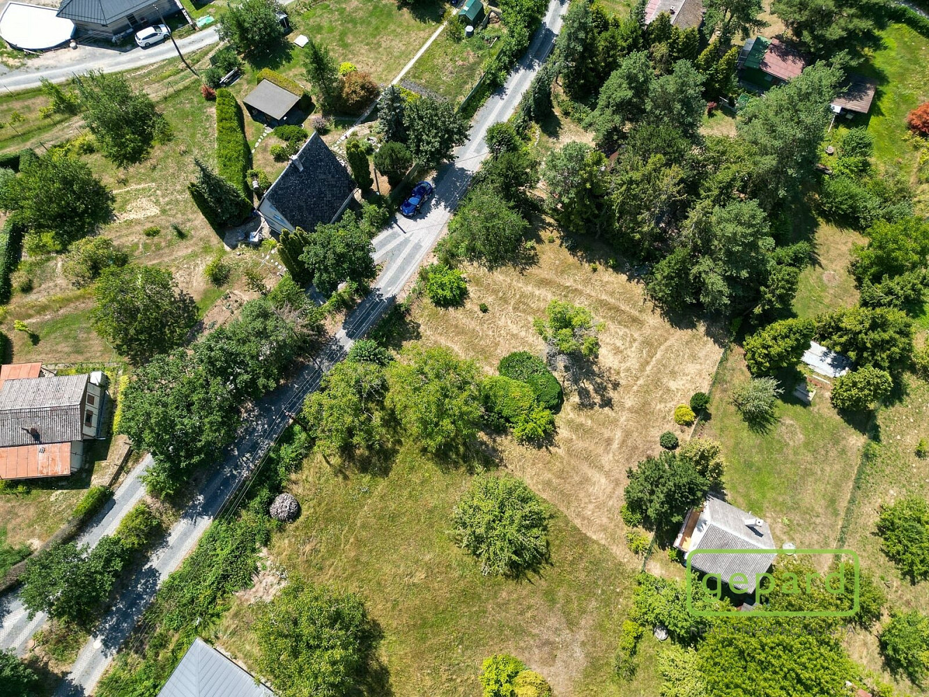Prodej stavebního pozemku 900 m² – fotografie 2