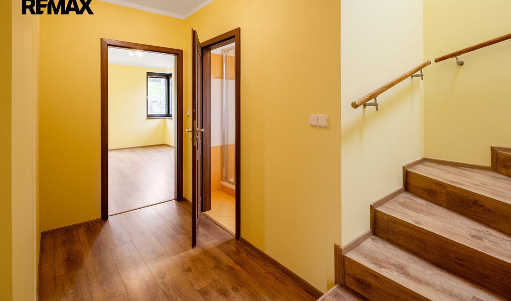 Prodej domu 205 m² s pozemkem 946 m², Jenišov – náhled fotky 9