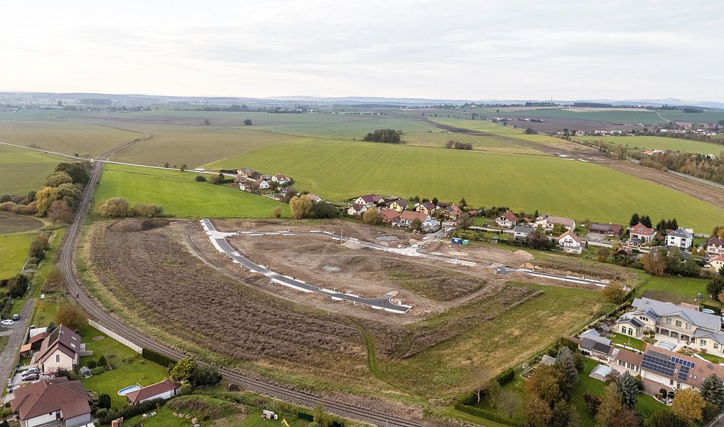 Prodej stavebního pozemku 1 074 m², Všestary – náhled fotky 12